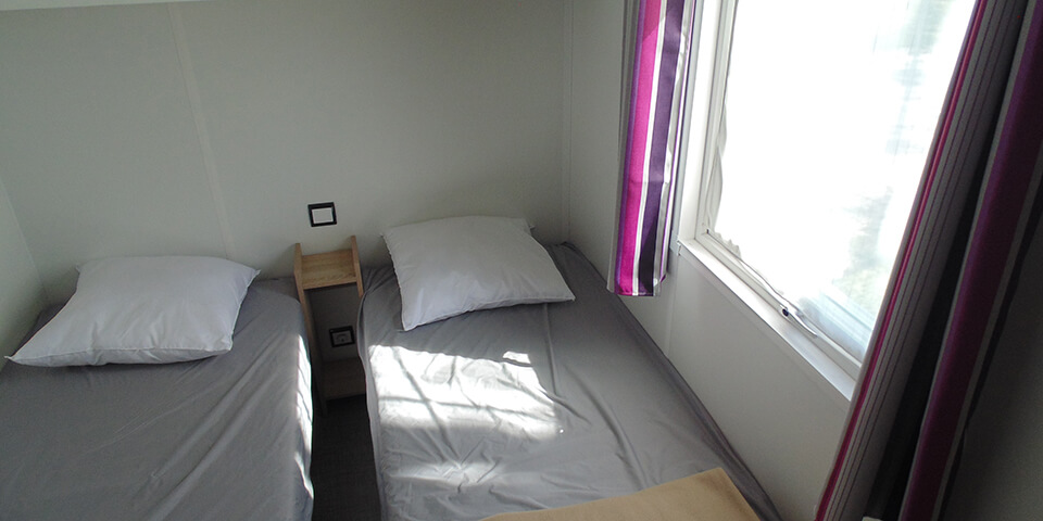 Chambre avec 2 lits simple dans mobil-home à la location dans le lot